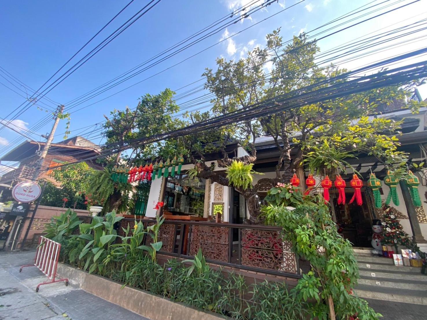 Baan Huenphen Boutique Hotel Чиангмай Екстериор снимка