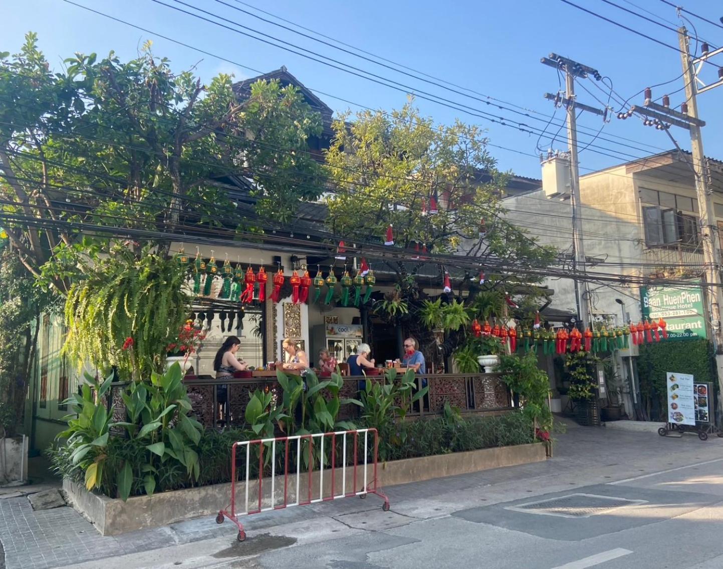 Baan Huenphen Boutique Hotel Чиангмай Екстериор снимка
