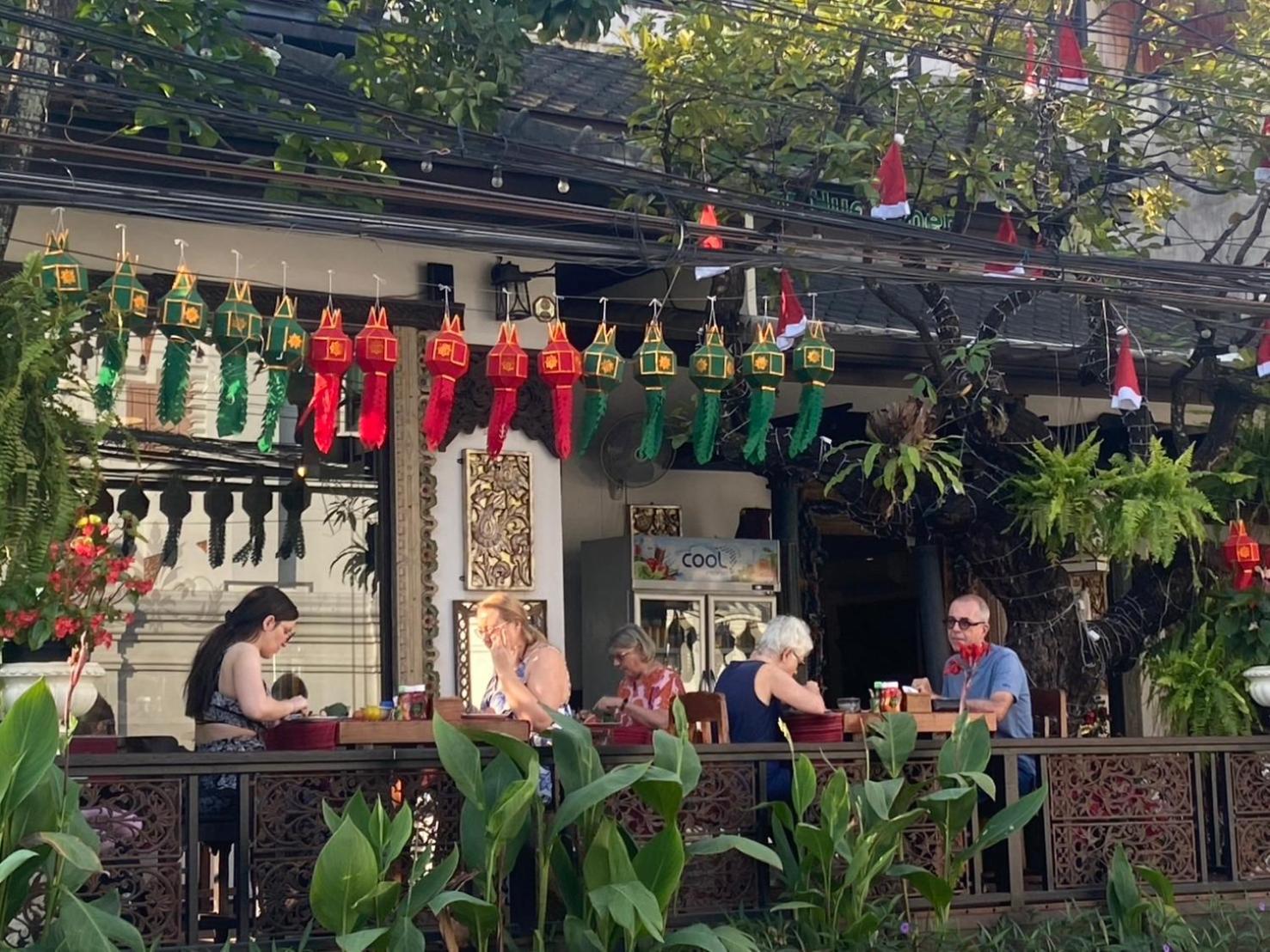 Baan Huenphen Boutique Hotel Чиангмай Екстериор снимка