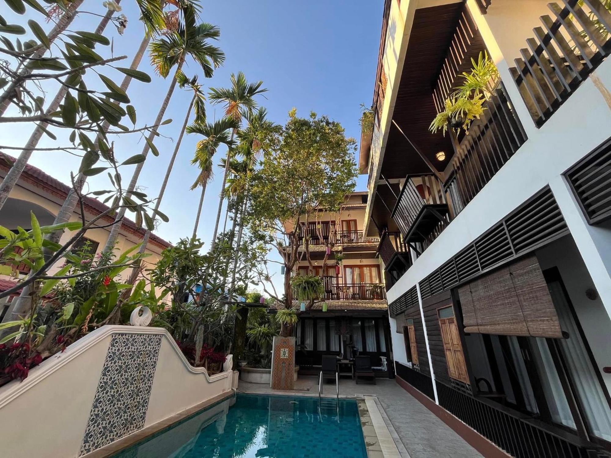 Baan Huenphen Boutique Hotel Чиангмай Екстериор снимка