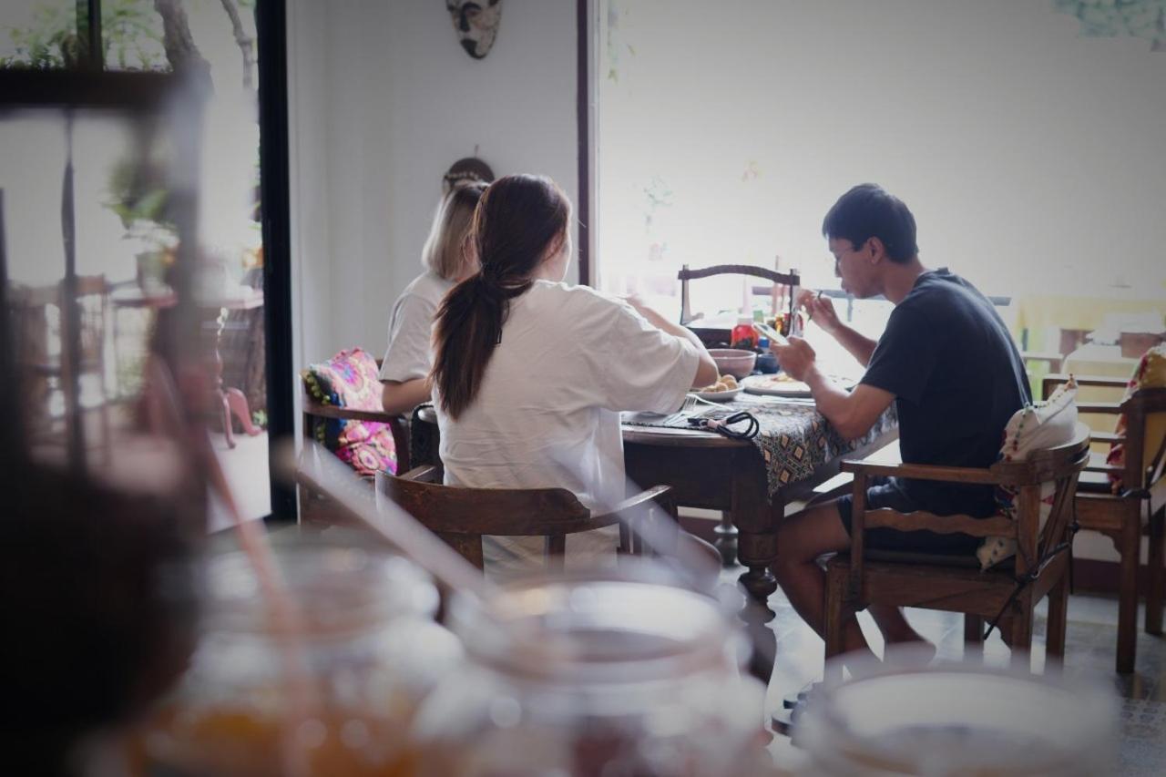 Baan Huenphen Boutique Hotel Чиангмай Екстериор снимка