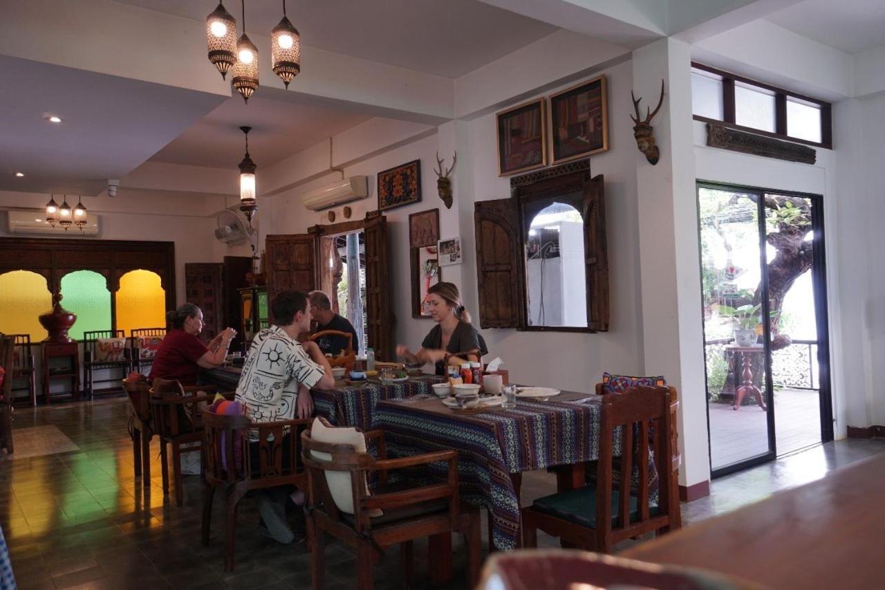 Baan Huenphen Boutique Hotel Чиангмай Екстериор снимка